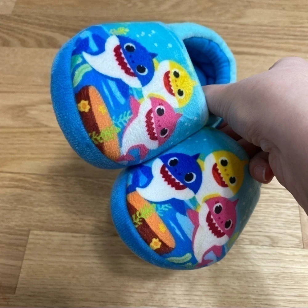 Baby Shark Slippers Sz 5/6 Baby Blue Boy Kids